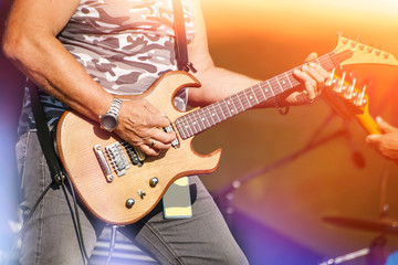 Obraz na płótnie Canvas guitarist at a rock concert