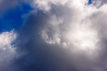 Obraz premium light in the dark and dramatic storm clouds