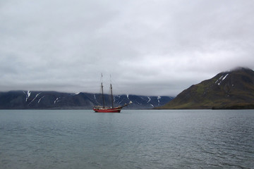 Segelschiff vor Spitsbergen