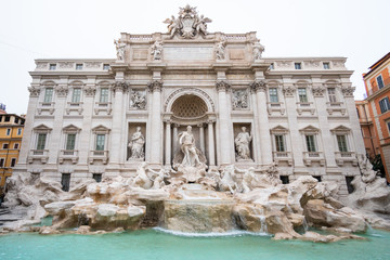 Fototapeta na wymiar The Trevi fountain in the center in Rome, Italy