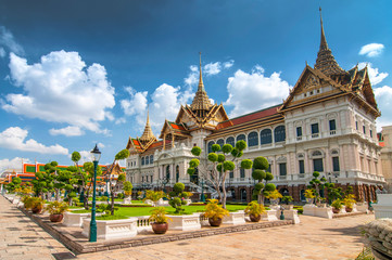 Naklejka premium Phra Thinang Chakri Maha Prasat throne hall, Grand Palace complex, Bangkok, Thailand.
