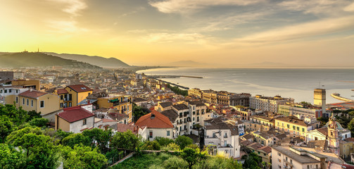 Panorama di Salerno all'alba