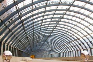 Metal tunnel channel