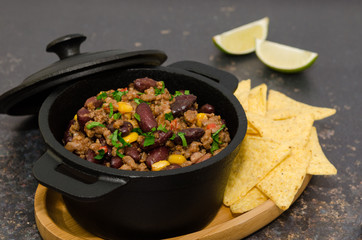 Chili con carne.   Chili con carne traditional dish of mexican cuisine. 