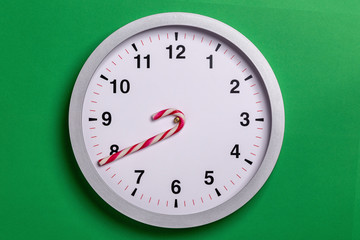 Christmas clock with candy cane hands shows eight o'clock