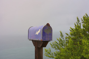 Briefkasten am Meer in Kalifornien