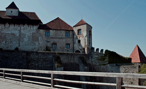 die Hauptburg , auch inneres Schloss oder innerer Burghof genannt, stellt den &auml;ltesten Teil der Burg dar...