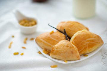 butter cottage cheese bun