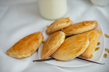 butter cottage cheese bun