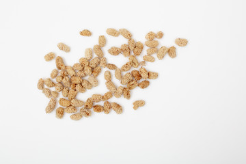 Dried white mulberries, Pattern of nuts form