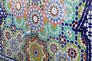 mosaic on the wall, mosaic sink