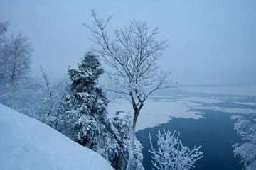 Fototapeta na wymiar The view on the Volga river and Zhiguli hills near Zhigulevsk city in winter.