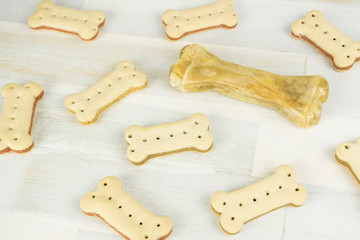 Many chewing bones for dogs