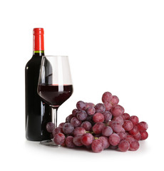 Obraz premium Glass and bottle of red wine with ripe grapes on white background