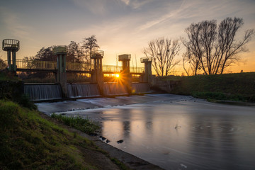 Obraz premium Dam on the Jeziorka river in Konstancin Jeziorna, Mazowieckie, Poland