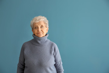 Portrait of senior woman on color background - obrazy, fototapety, plakaty