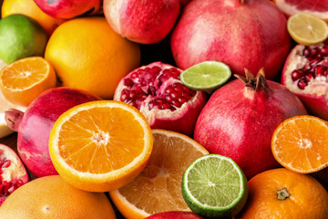 Fototapeta na wymiar Different ripe fruits