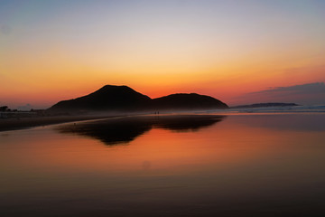 Naklejka premium Atardecer en el mar cantabrico. Cantabria, ESpaña