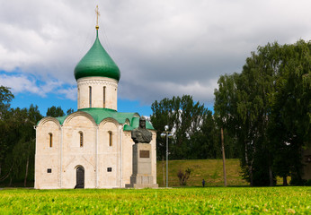 Fototapeta na wymiar Spaso-Preobrazhensky cathedral in Pereslavl-Zalessky, Russia