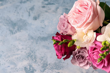 Beautiful bouquet of roses on color background