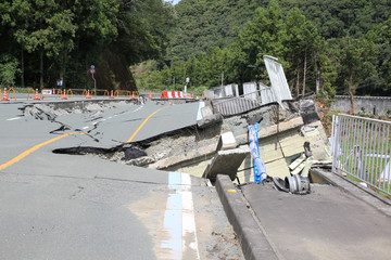 災害：道路崩壊