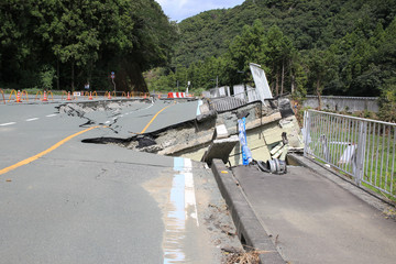 災害：道路崩壊