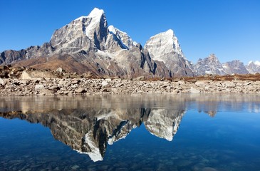 Fototapeta na wymiar Mount Tabuche Peak mirroring in mountain lake, Nepal