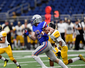 Great action shots of high school football player making amazing plays during a football game © Joe