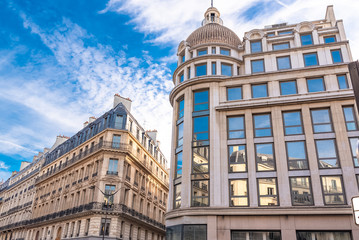Fototapeta na wymiar Paris, beautiful buildings boulevard Haussmann, typical parisian facades 