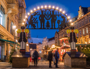 Lichterbogen auf dem Weihnachtsmarkt