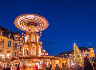 Weihnachtspyramide auf dem Weihnachtsmarkt