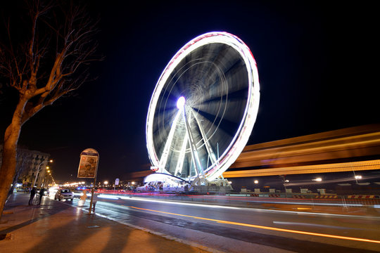 Ruota panoramica per luna park in citt&agrave;
