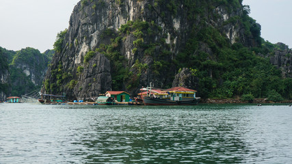 Hausboote in der Halong Bucht Vietnam