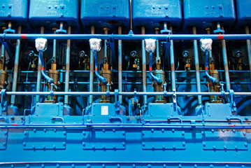 Ship diesel engine and piston