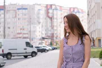 Obraz premium Cheerful girl posing outdoors