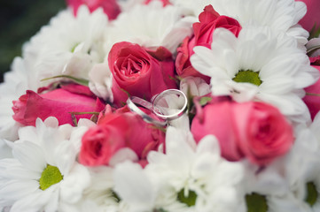 bridal bouquet with wedding rings