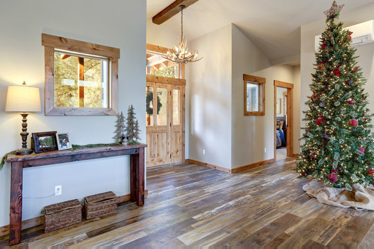 Nice spacious foyer with decorated Christmas tree.