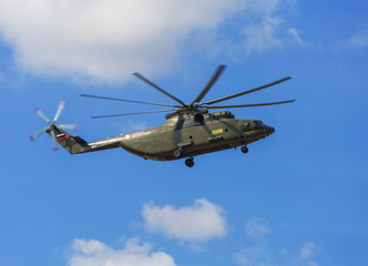 Fototapeta na wymiar International aviation and space salon MAKS-2015. Demonstration flight of the Mi-26 heavy transport helicopter