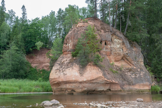 Zvartes Rock, Amata River