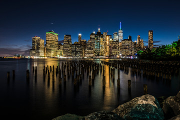 Fototapeta na wymiar New York City skyline from Brooklyn Bridge Park
