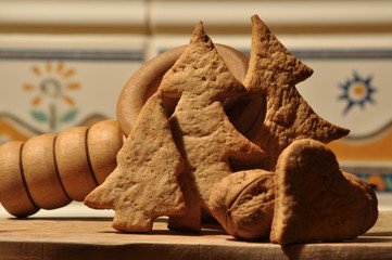 Gingerbread for Christmas. Honey and molds for cakes and walnuts.