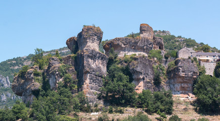Fototapeta na wymiar Rochers calcaires de Cantobre