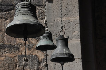Obraz premium Mass bells in the old rock town of Vardzia in Georgia.