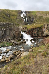 Fototapeta na wymiar Wasserfall in island