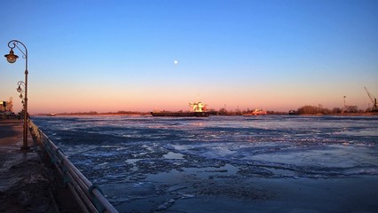 eis am fluss