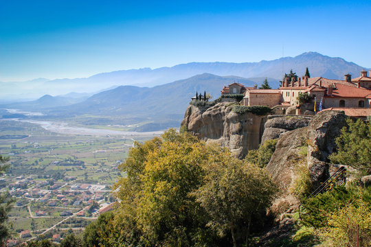 The rocky temple Christian Orthodox complex of Meteora is one of the main attractions of the north of Greece and one of the oldest temples of the country, located high on the rocks.