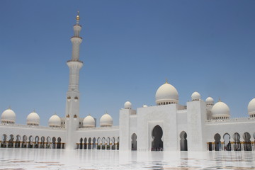 Fototapeta na wymiar Grande Moschea - Abu Dhabi