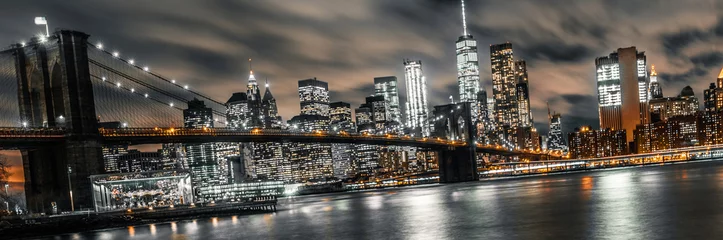 Photo sur Plexiglas Brooklyn Bridge pont de brooklyn exposition longue nuit avec vue sur le bas manhattan