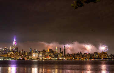 Fototapeta na wymiar NYC Fireworks XXV