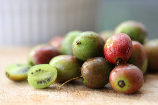 Organic Kiwi Berries